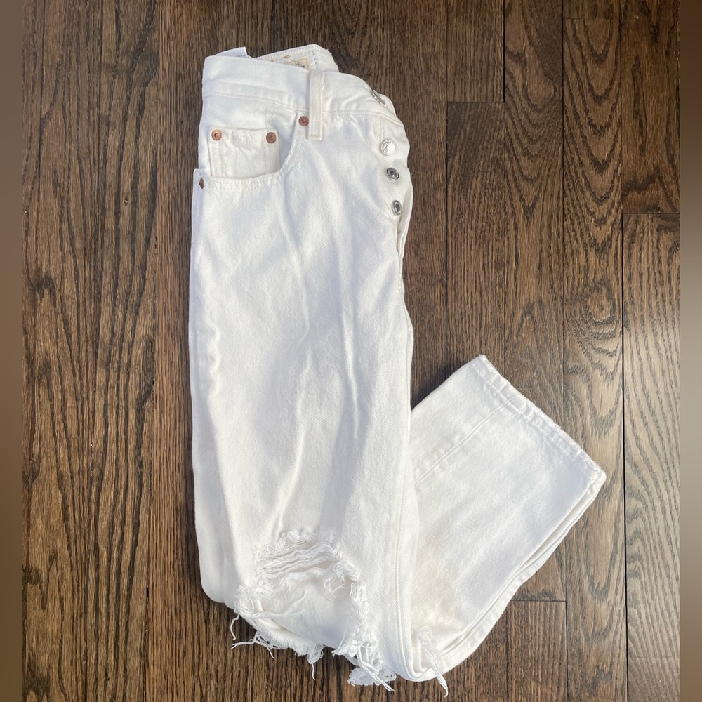 Size 25 Distressed White Levi’s